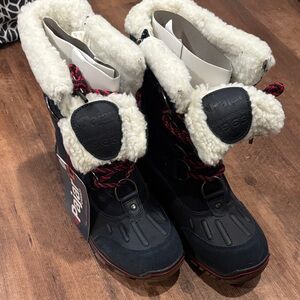 Pajar Waterproof Winter Navy Boots with Cream Fur Trim